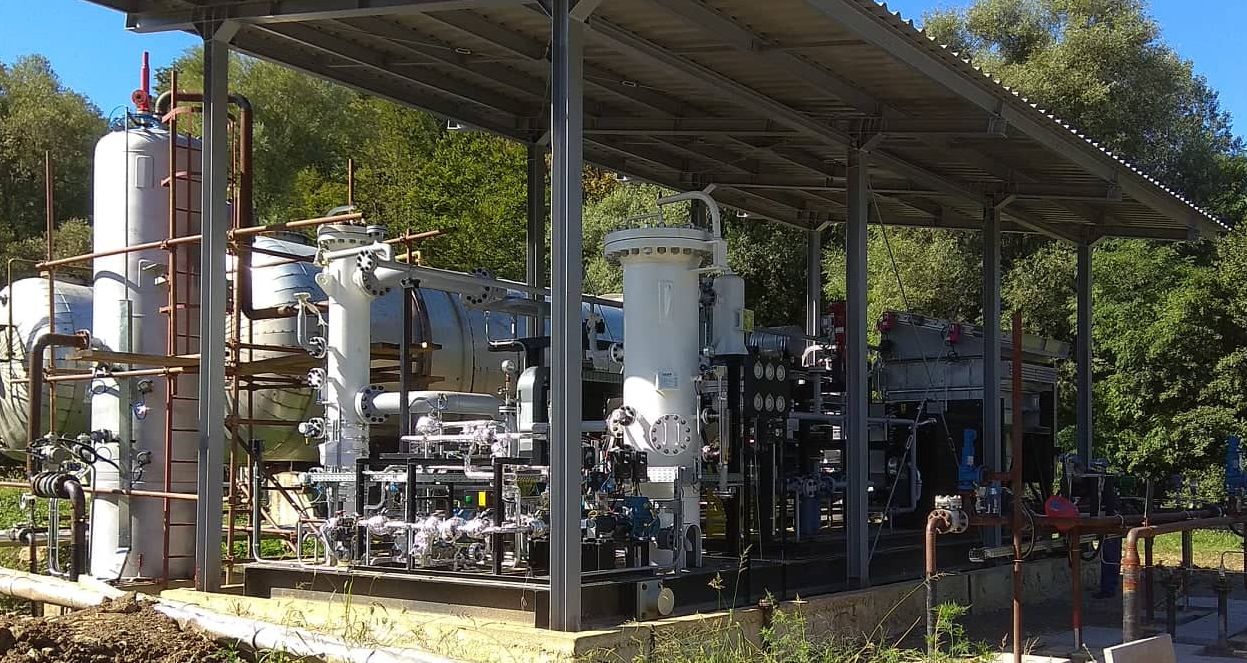 Screw and reciprocating compound pressure booster machine for natural gas gathering station for Croatian gas- and oil company INA.