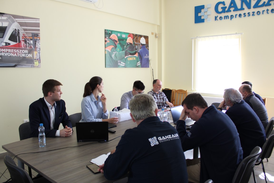 Vezetőképzősök a Ganzairnél: Közös felkészülés a sorozatgyártásra